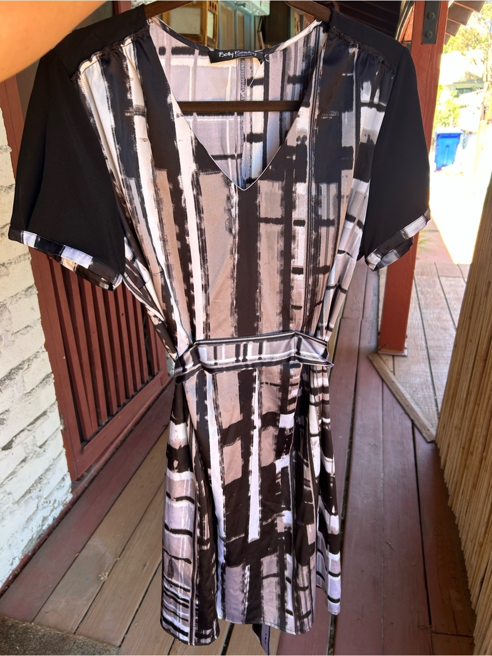 Abstract Print V-Neck Dress in Black & Gray